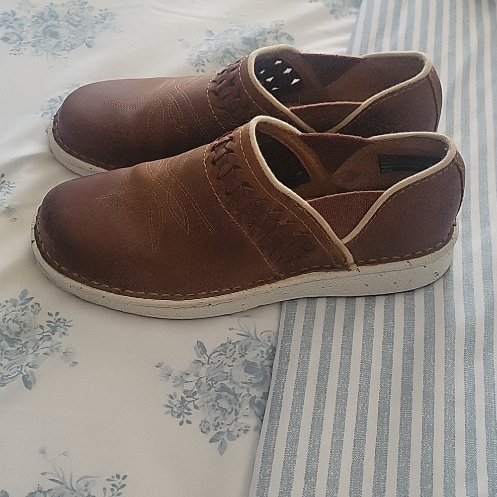 Women's Justin Slip-ons - Picture 3 of 7